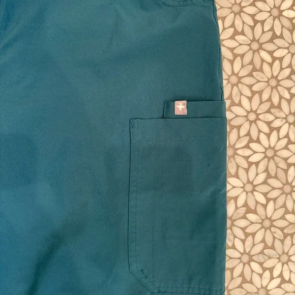 Women's Figs Yola FionLite Skinny Scrub Pants in Caribbean Blue, Size M - Picture 6 of 10